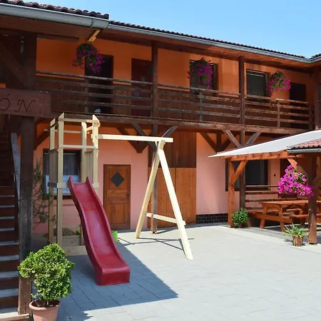 Adriana בית הארחה