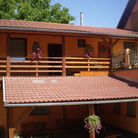 Adriana בית הארחה 2*