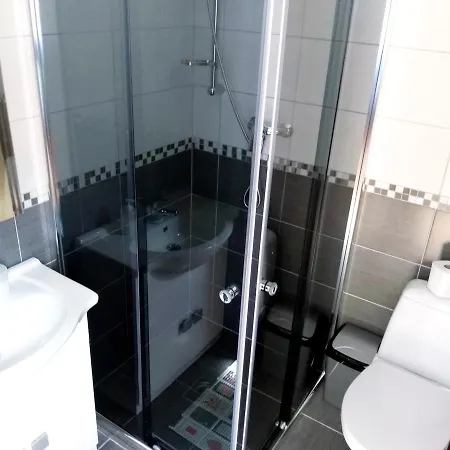 Adriana בית הארחה 2*